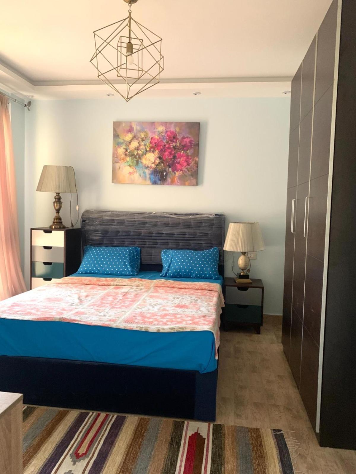 Azad Compound - Opposite To The Auc And Midtown Mall - New Apartment *